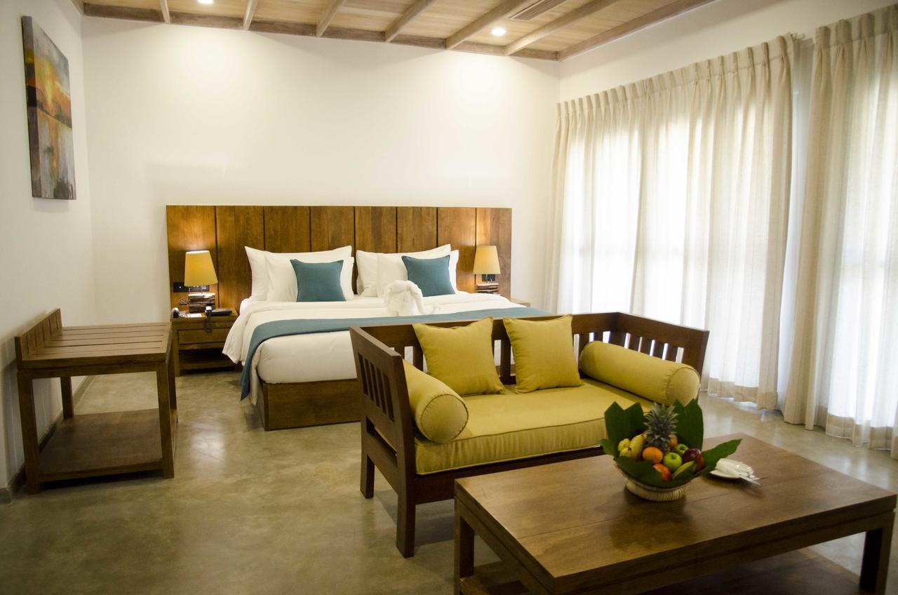 Regenta Arie Lagoon Negombo Exterior foto