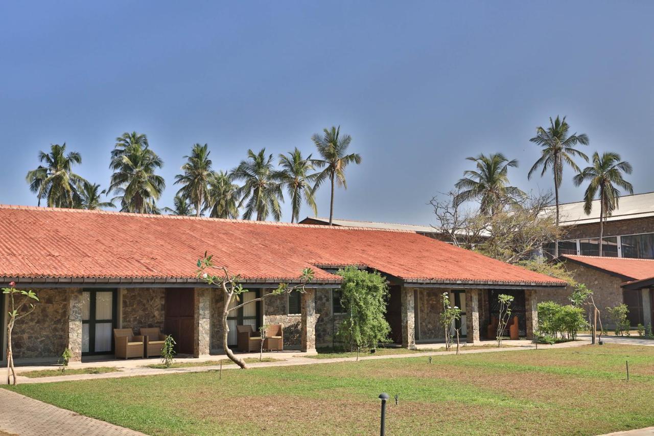 Regenta Arie Lagoon Negombo Exterior foto